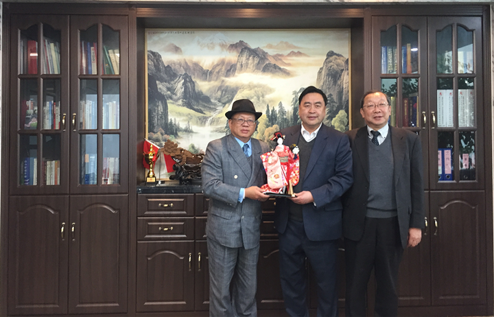 趙振元與陳宗欣教授、蛯子晴夫總經(jīng)理親切合影.png