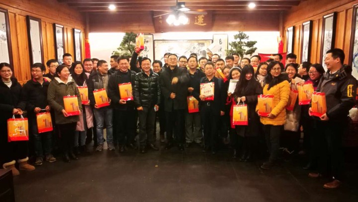 2-收到趙振元同志的慰問(wèn)，欣喜寫在現(xiàn)場(chǎng)每一位工作人員的臉上.jpg