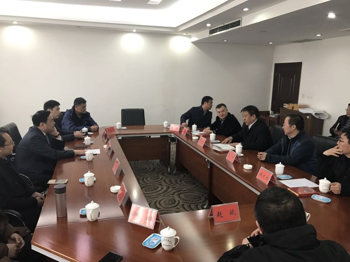 11-鞏義市委書記袁三軍、市人大主任李明楨、市政協(xié)主席談得勝、市委常委、市委辦主任朱軍、副市長(zhǎng)劉軍杰、鞏東新區(qū)副主任劉亞濤等與太極實(shí)業(yè)董事長(zhǎng)、十一科技法人代表趙振元、余才志、陳昌、何斌、趙斌、張松濤、趙遠(yuǎn)遠(yuǎn)、魏靜等會(huì)談.jpg