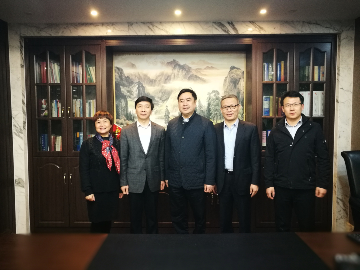2-趙振元同志與無錫產業(yè)集團黨委副書記、工會主席劉濤、太極實業(yè)黨委書記褚兵、太極實業(yè)黨委副書記、工會主席陳月芳、太極實業(yè)董事會秘書丁奎一行親切合影.jpg