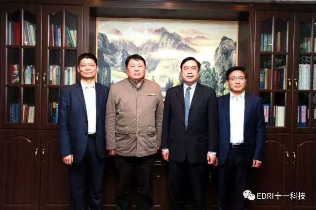 9-趙振元與叢亞東、王鵬程、劉成江在辦公室親切合影.webp.jpg