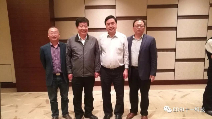 3-趙振元同志與劉濟東、樊后檐、王明云同志親切合影.jpg