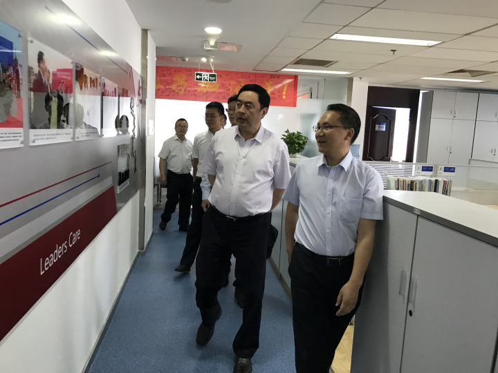 11-趙院長同志參觀天津分院辦公室，并親切看望分院的同志們.jpg