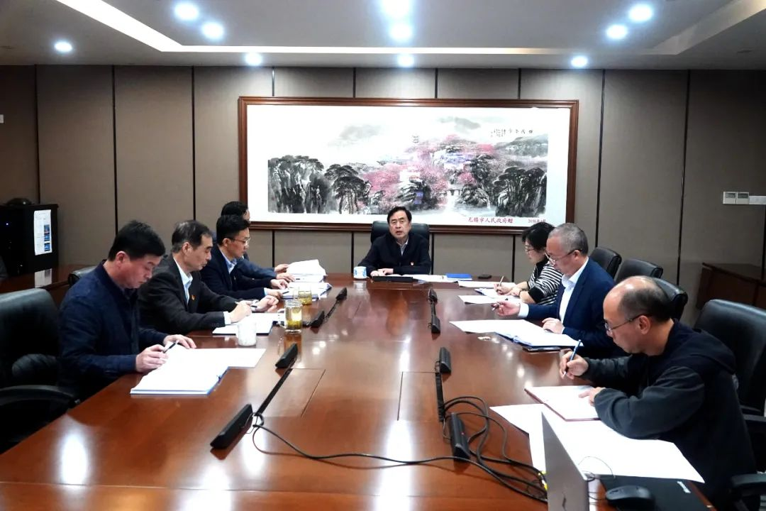 趙振元在黨委中心組學習二十大報告會上提出三個工作要點：第一堅持十年來的正確路線；第二開啟新的一百年征程；第三堅持電子和新能源領域外開辟更多新的賽道_副本.png
